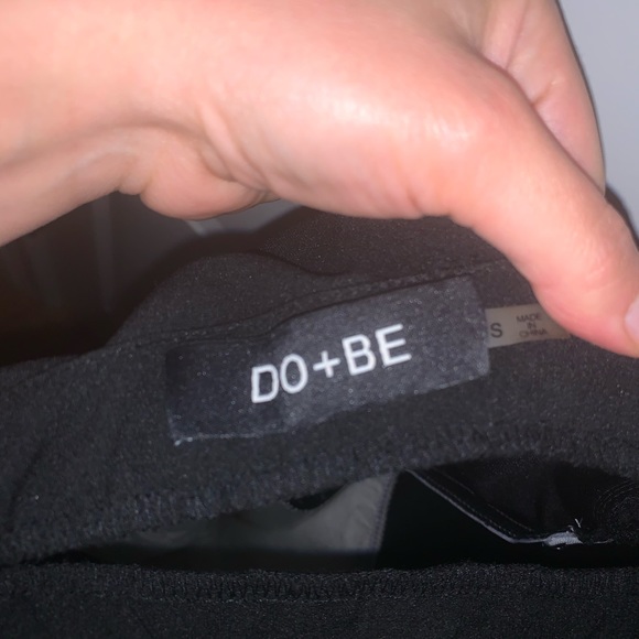 DO+BE Off-Shoulder Two Tone Shirt/Top. Size small - Picture 4 of 4